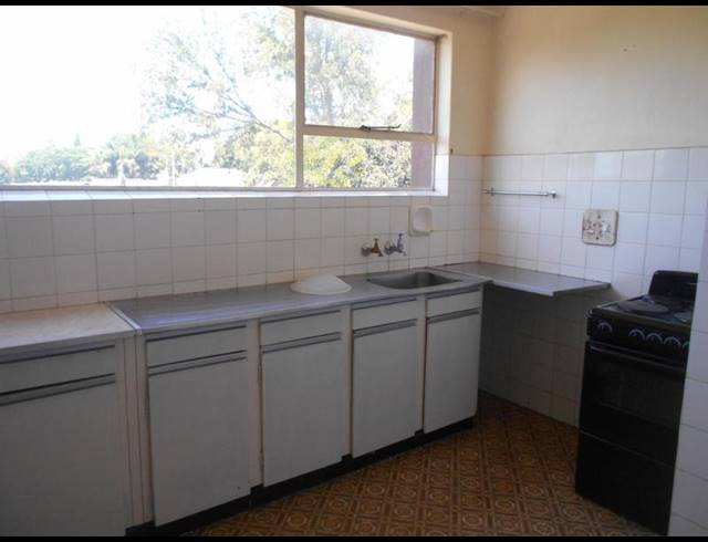 2 BEDROOM PROPERTY TO RENT IN KEMPTON PARK EXT 04